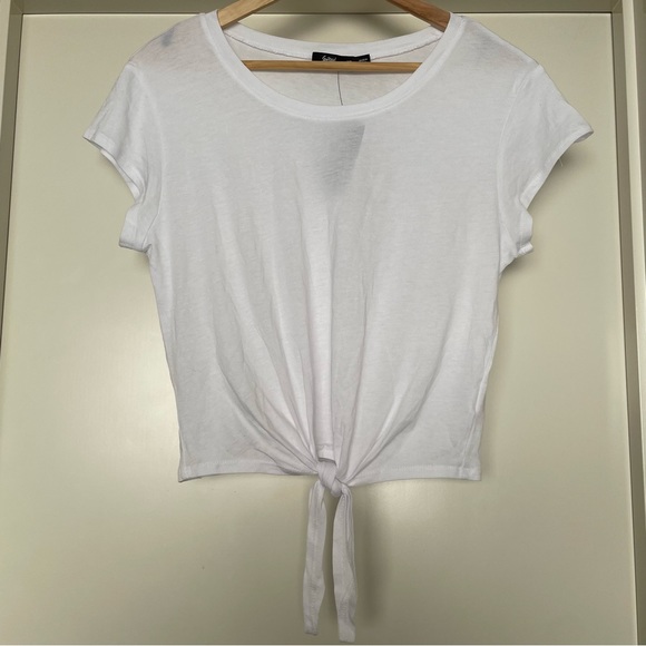 Sportsgirl knot-tie top - cropped length 🤍
Quality 🤍 Staple White 🤍 NEW 💖 - Picture 3 of 6